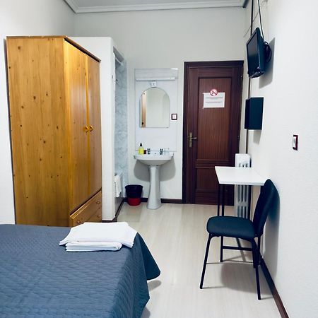 Hostal Conde De Alba Мадрид Экстерьер фото