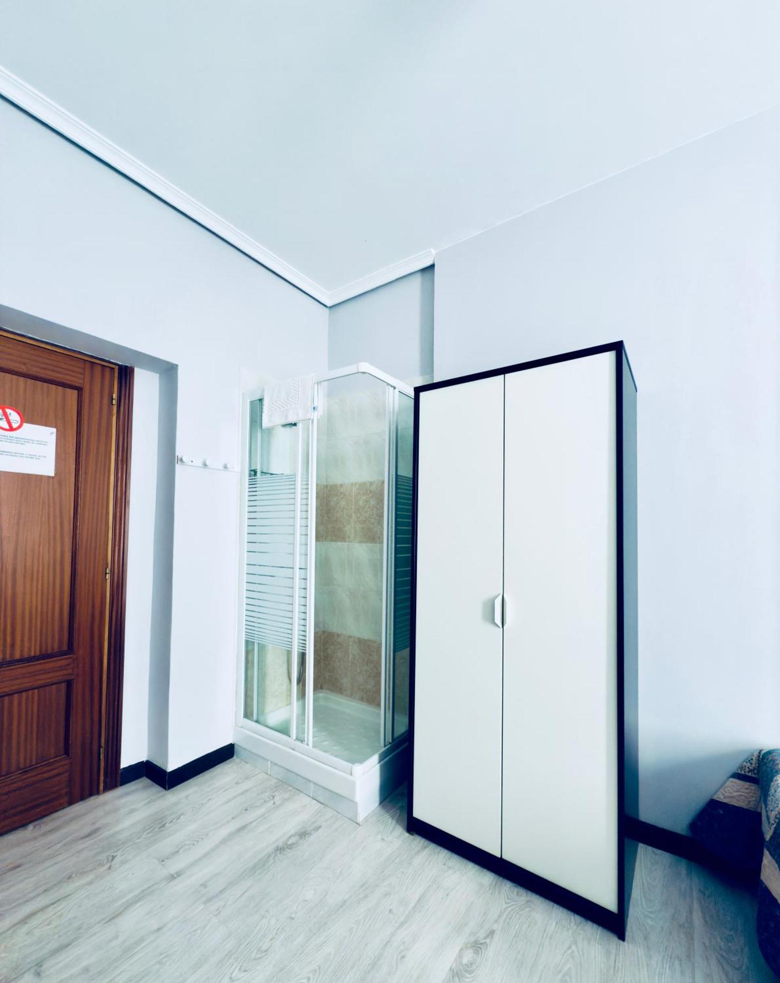 Hostal Conde De Alba Мадрид Экстерьер фото