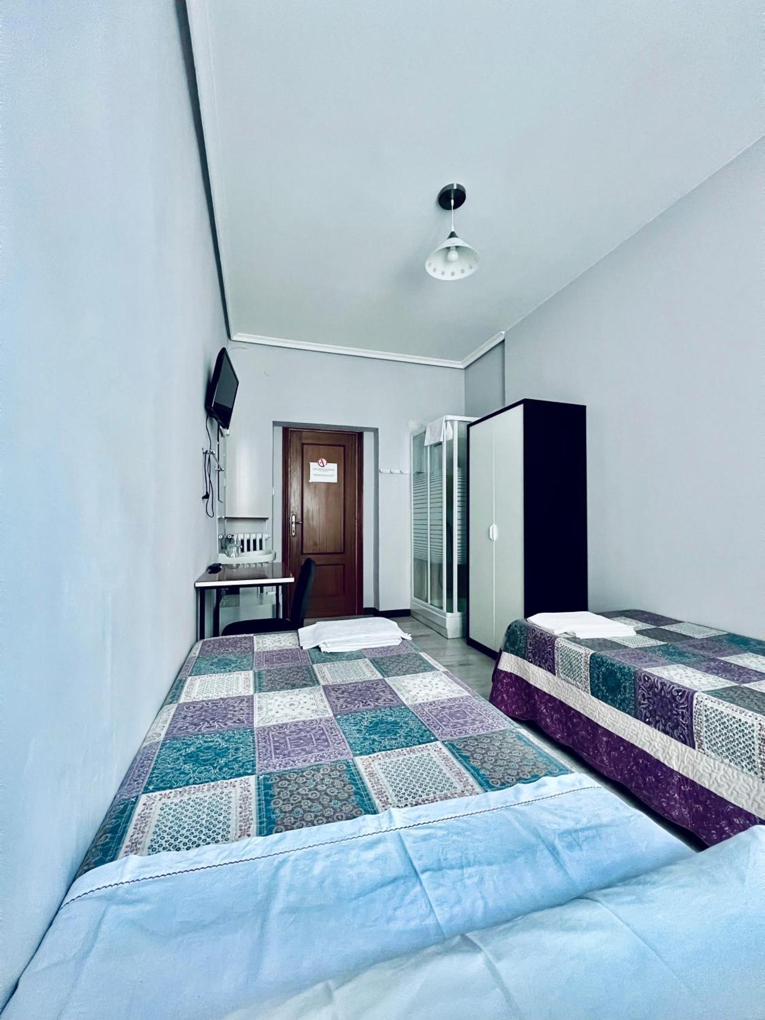Hostal Conde De Alba Мадрид Экстерьер фото