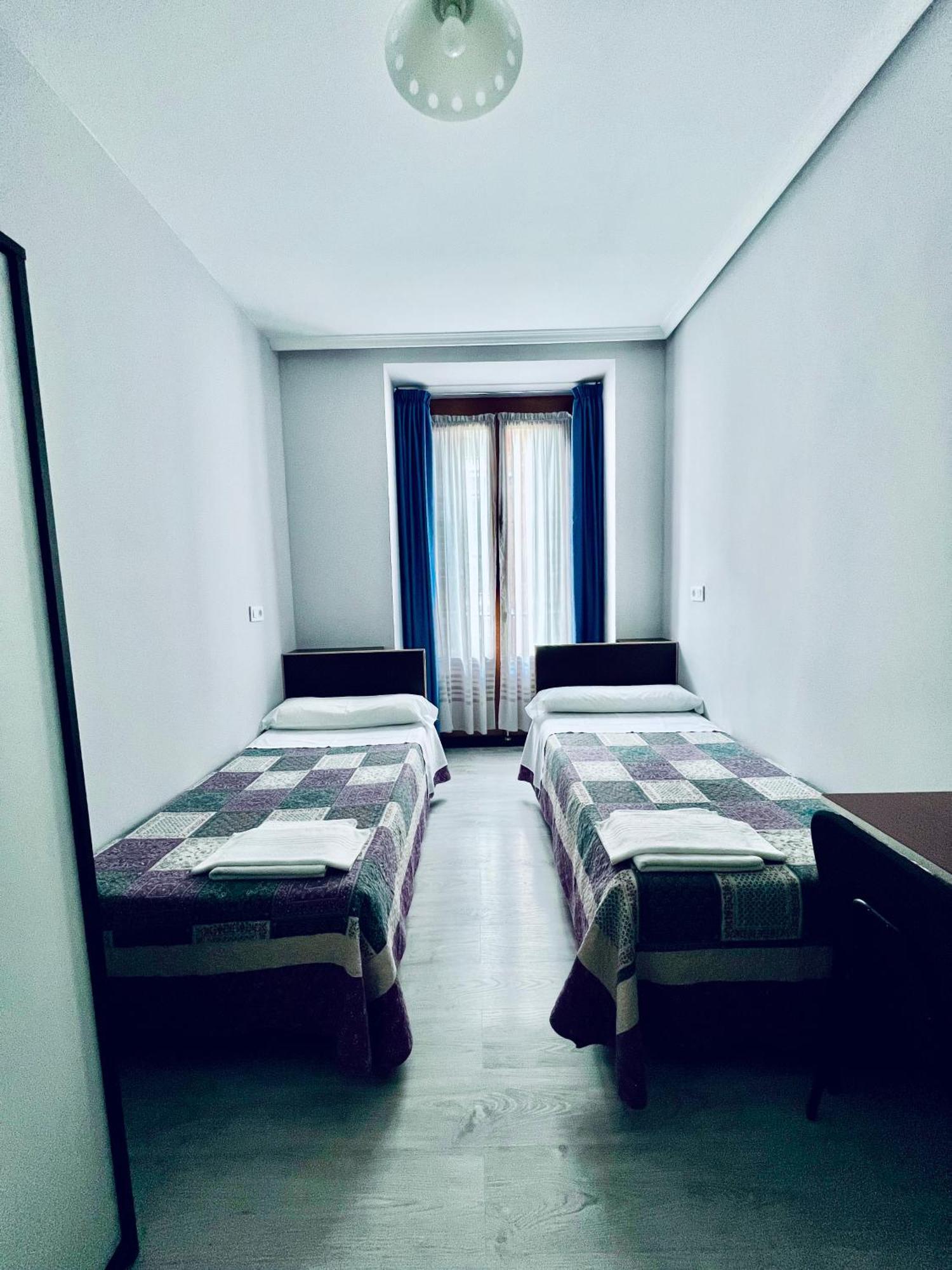 Hostal Conde De Alba Мадрид Экстерьер фото